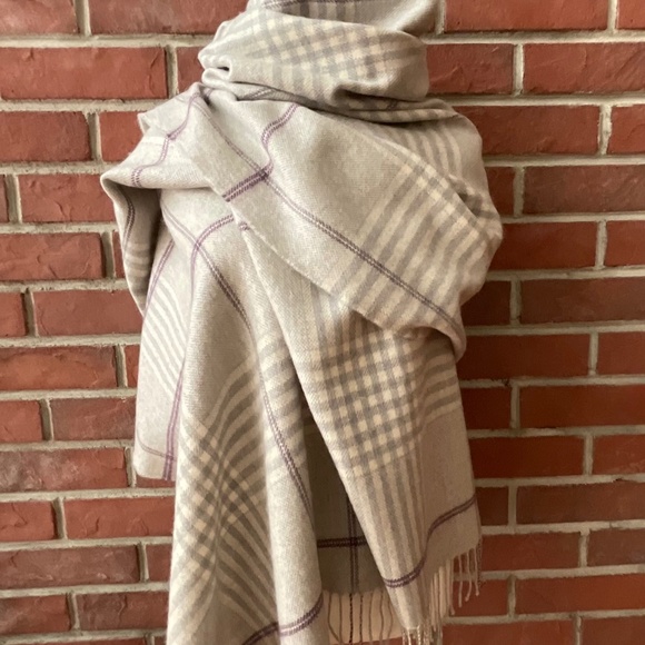 The Woollen Market Ireland 100%Merino Wool Throw Blanket Wrap Shawl 29”x78”NWOT - Picture 2 of 13